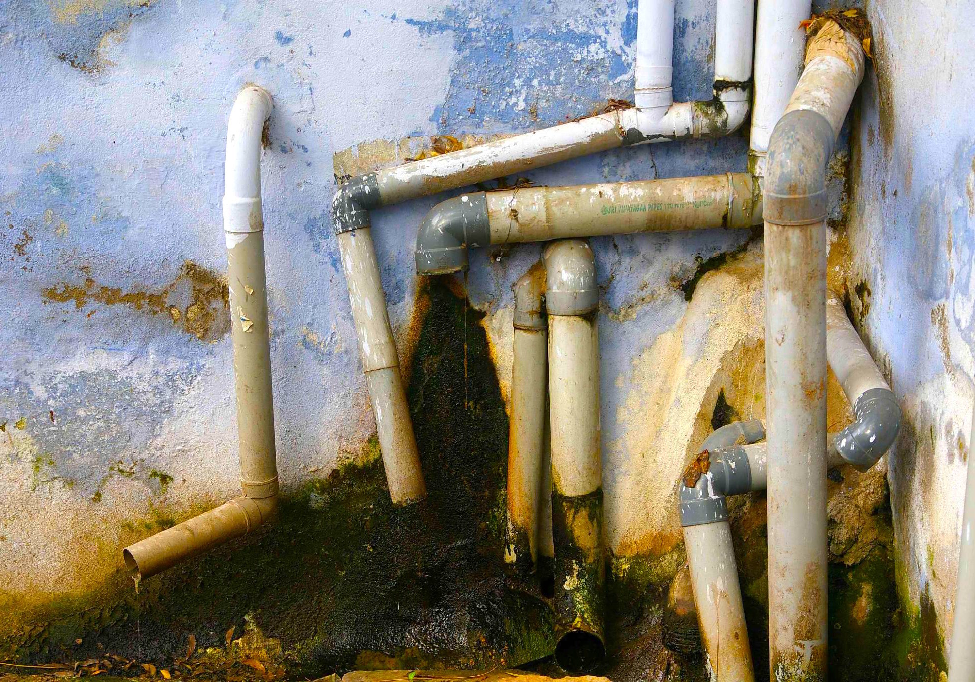 Indian plumbing_Flickr_Andrea Kirkby